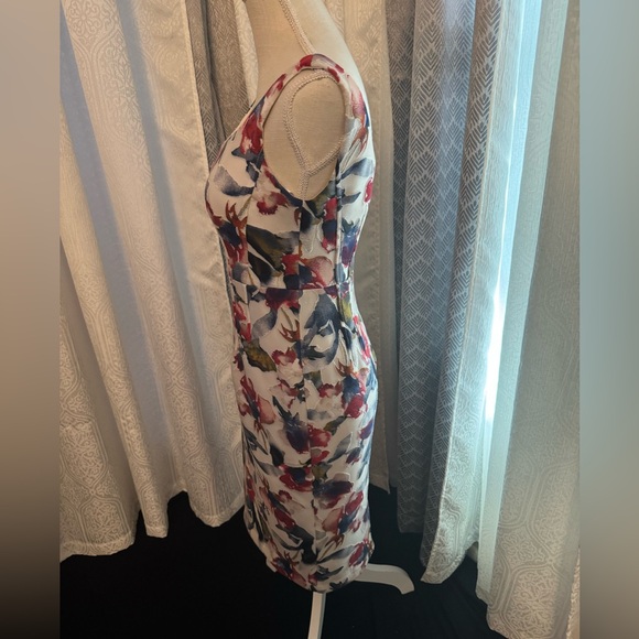 Maggy London Dresses & Skirts - Multi colored Sleeve Dress